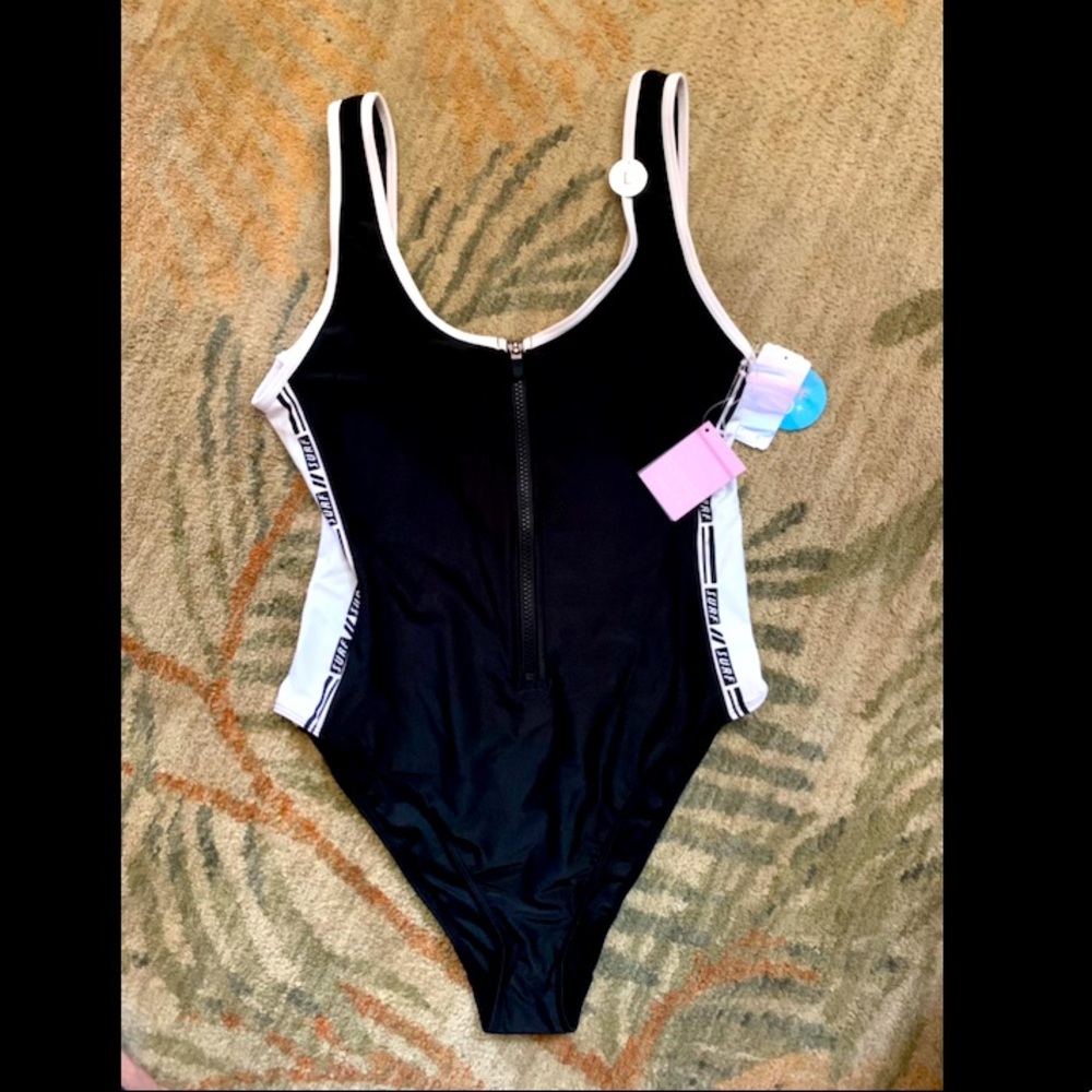 Forever 21 Womens Large swimsuit